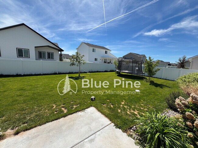 Building Photo - 5506 Eaglewood Dr