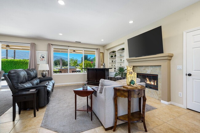 Building Photo - 60661 Juniper Ln
