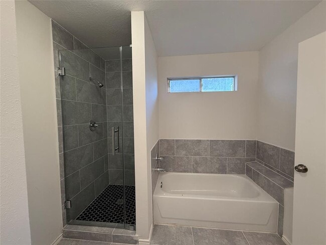 Building Photo - 16910 Pheasant Ridge Dr