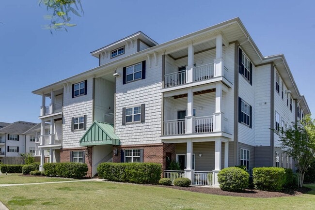 Building Photo - Discover this BEAUTIFUL 2-bedroom home in the sought-after Western Branch area!