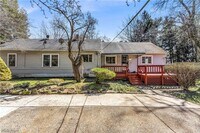 Building Photo - 2150 Glenridge Rd