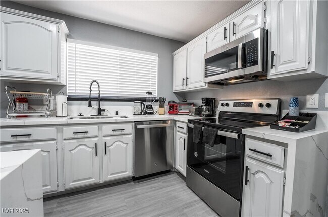 Building Photo - 7439 Trudy Ln