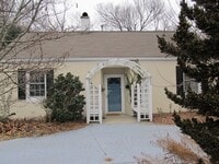 Building Photo - Chapel Hill / Historical District House