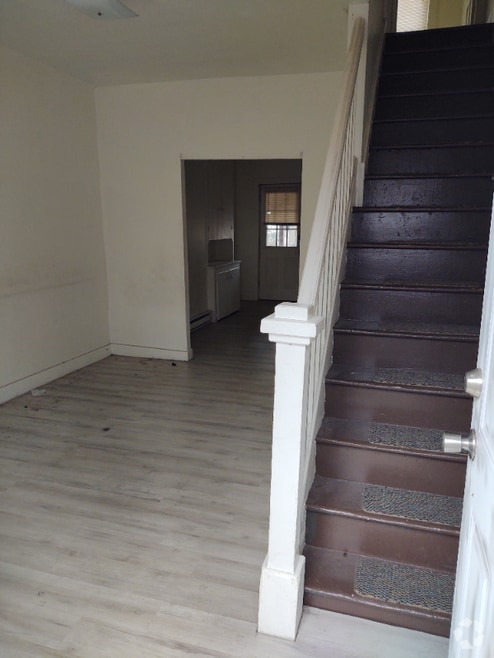 Building Photo - 52 Hallet St