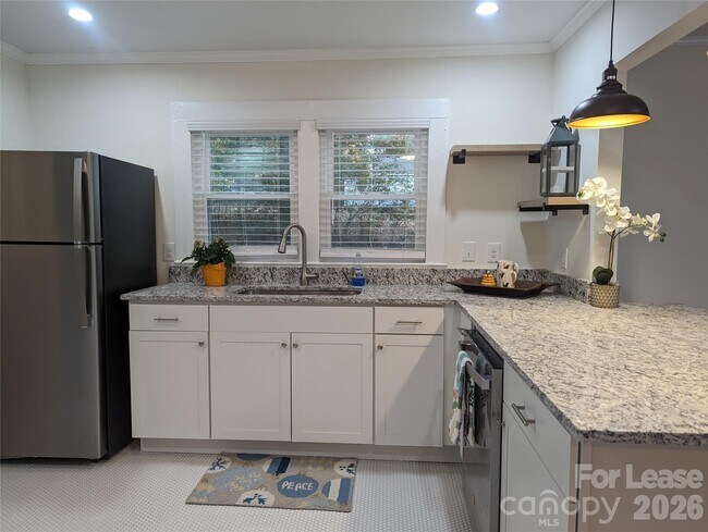 Building Photo - 215 Eastside Dr