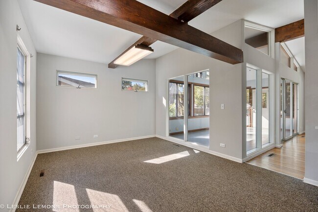 Building Photo - 59 Elmwood Dr
