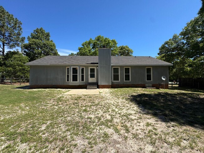 Building Photo - Cute 3 Bedroom Ranch with Large Yard
