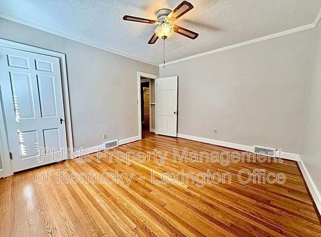 Building Photo - 484 Hart Rd