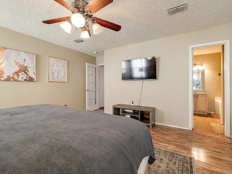 Building Photo - 1435 Greenbrook Dr