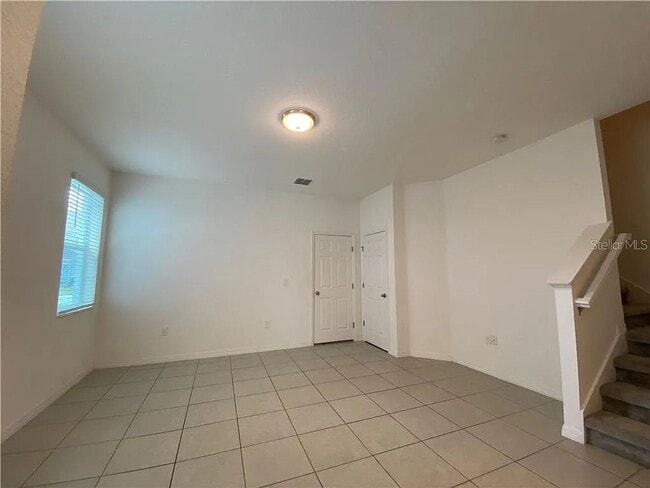 Building Photo - Beautiful End Unit Townhome Near Lake Nona...