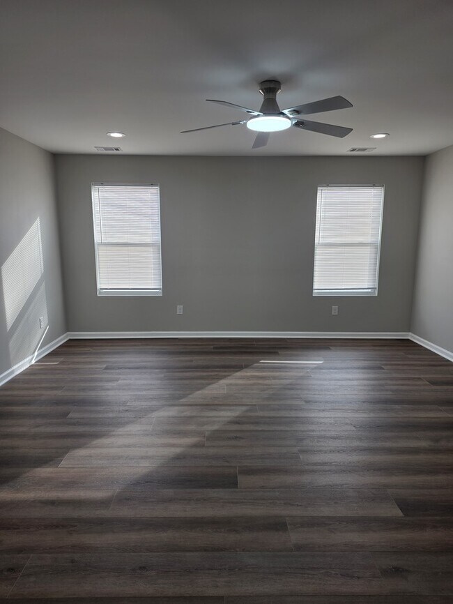 Building Photo - Welcome to your Gem Home!