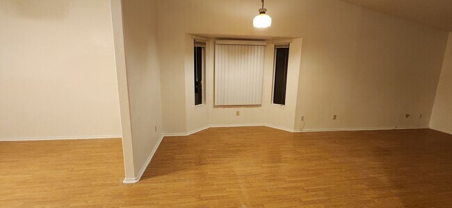 Building Photo - PRICE DROP-Beautifully Renovated 3 Bedroom...