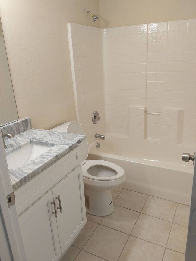 Building Photo - Beautiful 4-Bedroom, 2-Bath Home with 2-Ca...