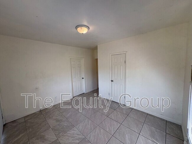 Building Photo - 326 S L St