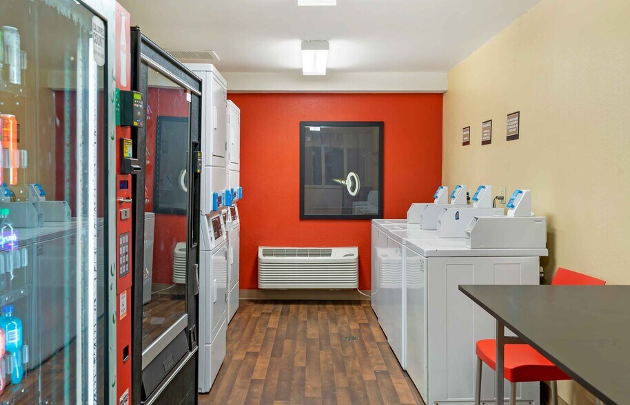 Building Photo - Furnished Studio-Detroit - Farmington Hills