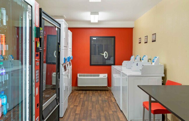 Building Photo - Furnished Studio-Detroit - Farmington Hills