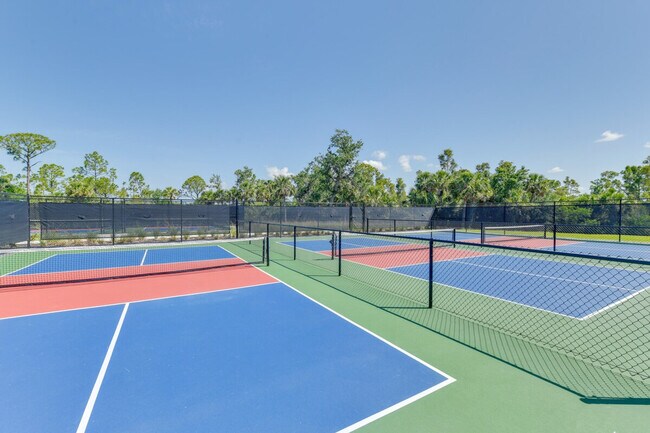 Building Photo - 12320 Wellen Golf St