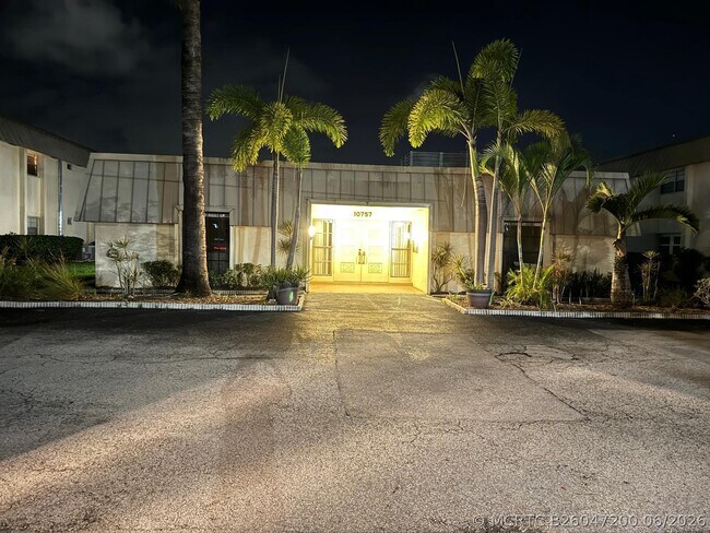 Building Photo - 10821 N Military Trl