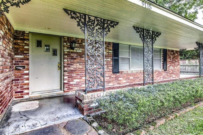 Building Photo - 9115 Highcrest Dr