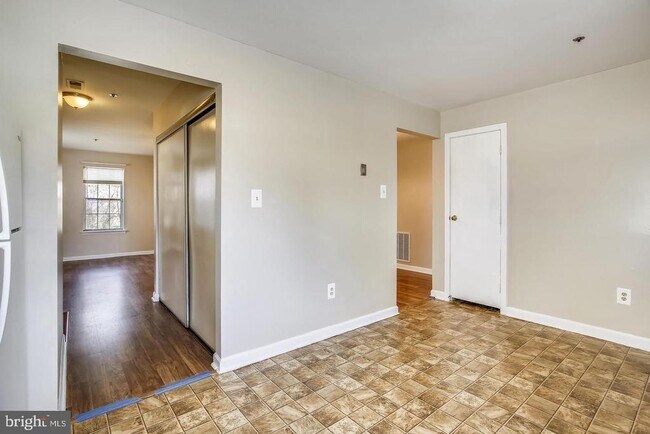 Building Photo - 1670 Brooksquare Dr