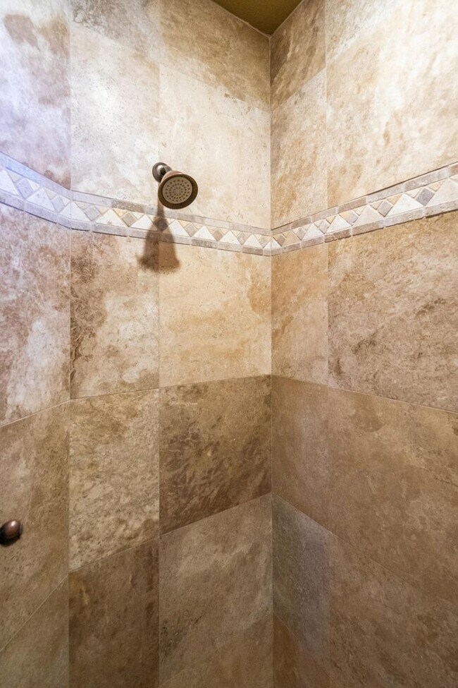 Building Photo - Exquisite Custom Home in Prestigious Commu...