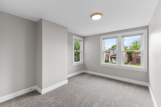 Building Photo - Charming 3-Bed Dutch Colonial with Modern Updates & Massive Yard – Minutes from German Village!