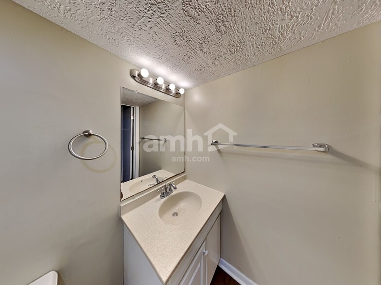 Building Photo - 5923 Aquamarine Dr