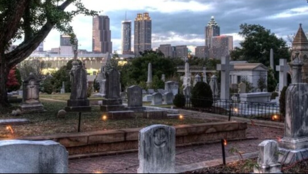 Walk to Oakland Cemetery - 607 Gaskill St SE