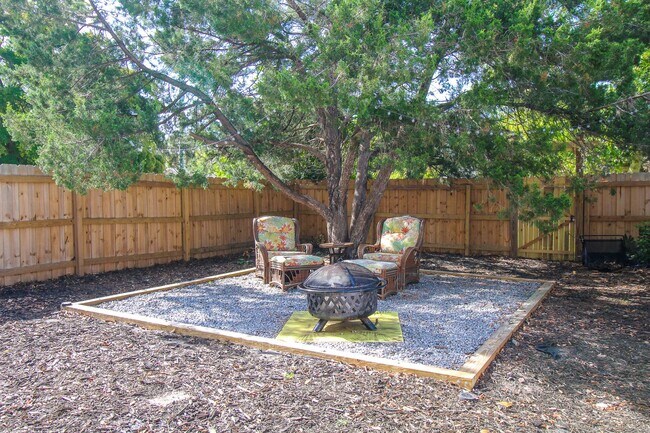 Building Photo - West of Trail Mid-Century Gem with New Designer Kitchen & Oversized Corner Lot