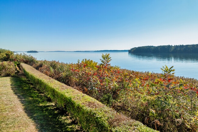 Building Photo - 1 Shoreline Dr