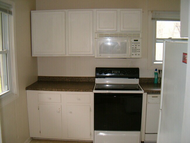 Building Photo - 1409/1411 E. Court