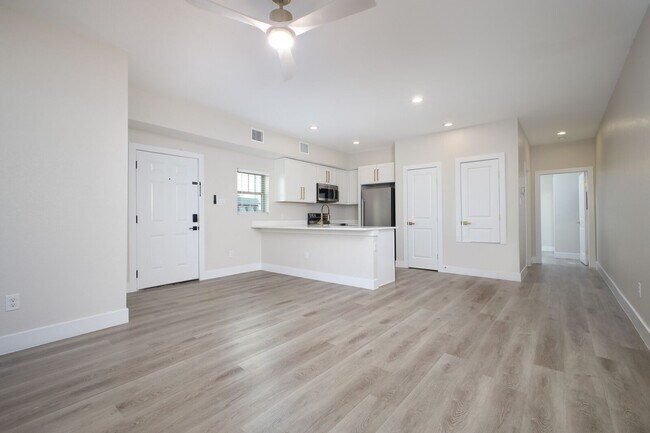 Building Photo - 402 Ada Unit 1 | CALL FOR SUMMER APPLICATI...
