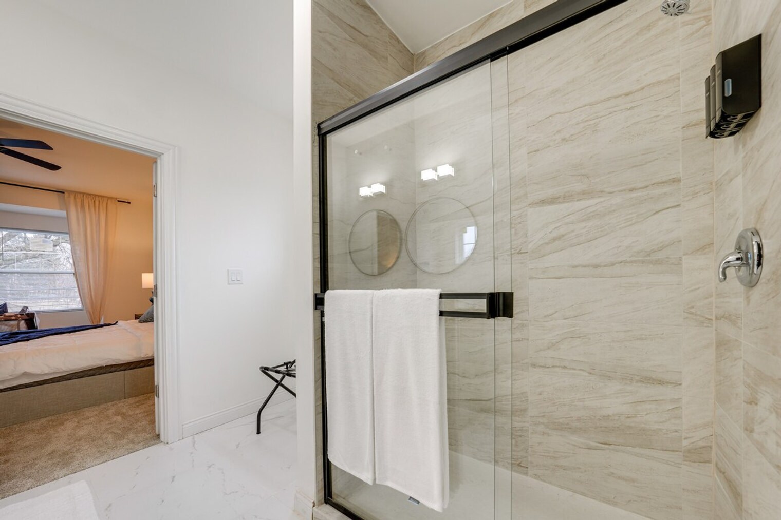 Building Photo - 4727D Yender Ave