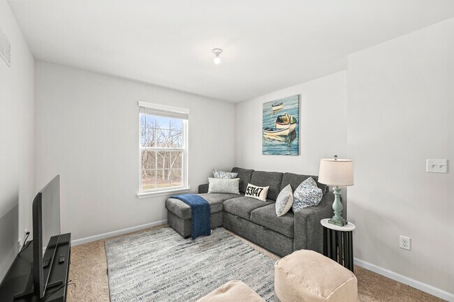 Building Photo - 1868 Forest View Ct