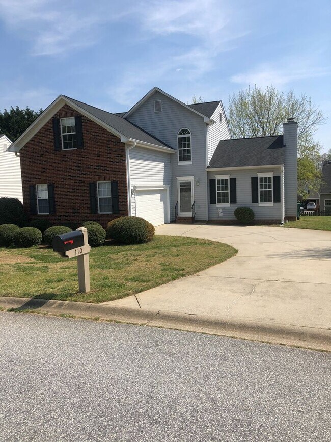 Building Photo - Simpsonville - 4 / 2.5, 2,100  SF
