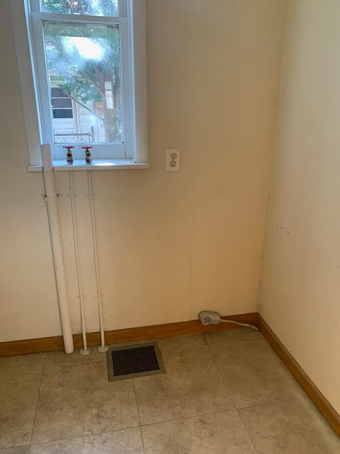 Building Photo - 928 W 3rd St