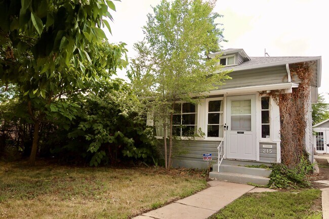 Building Photo - 215 Grove St