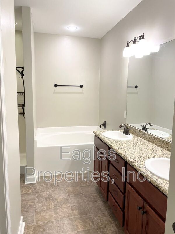 Building Photo - 117 Kenison Way