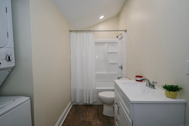 Building Photo - 42 Eastview Rd