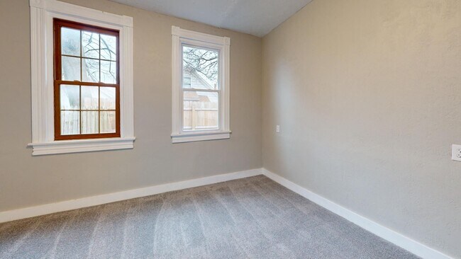 Building Photo - 3218-22 Walton