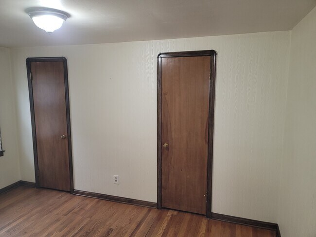 Building Photo - 4997 E 110th St