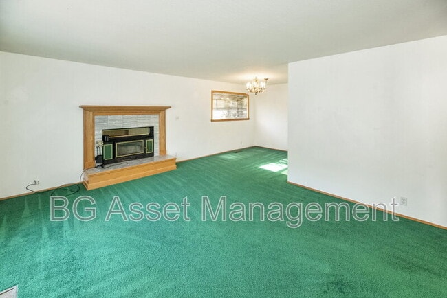 Building Photo - 2901 Doidge Ave