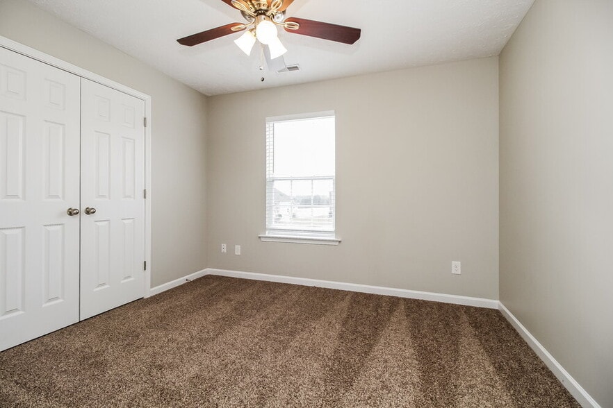 Building Photo - 1240 Crescent Ridge Drive