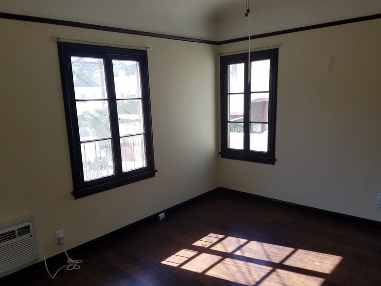 Building Photo - 2137 Vine St