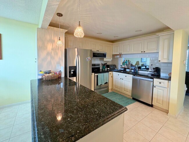 Building Photo - Calling All Snowbirds! 2-Bed, 2-Bath Condo...