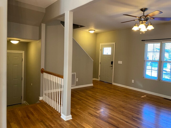 Building Photo - Ridge Crest subdivision home with fenced y...