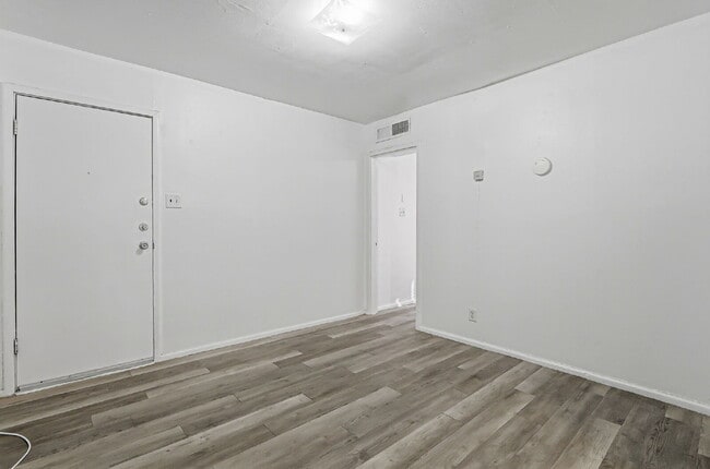 Building Photo - Cozy 1 Bedroom close to Fort Bliss