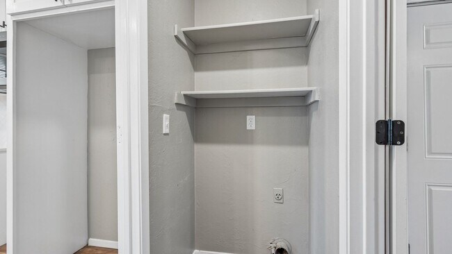 Building Photo - Charming 3 Bedroom Home +BONUS Room with Spacious Backyard