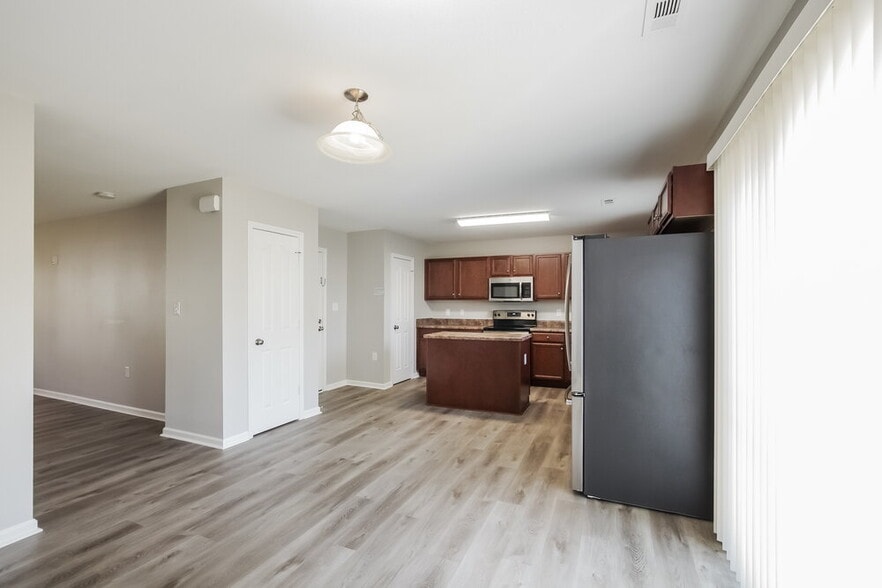 Building Photo - 706 Waterlemon Way