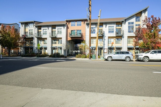 Building Photo - Top Level One Bedroom Condo in Rhino